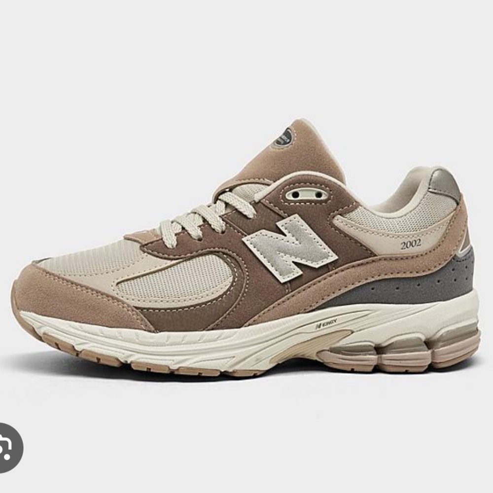 New Balance 2002r in Timberwolf